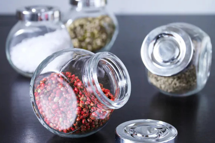 Стекляные баночки для специй с металическими крышками